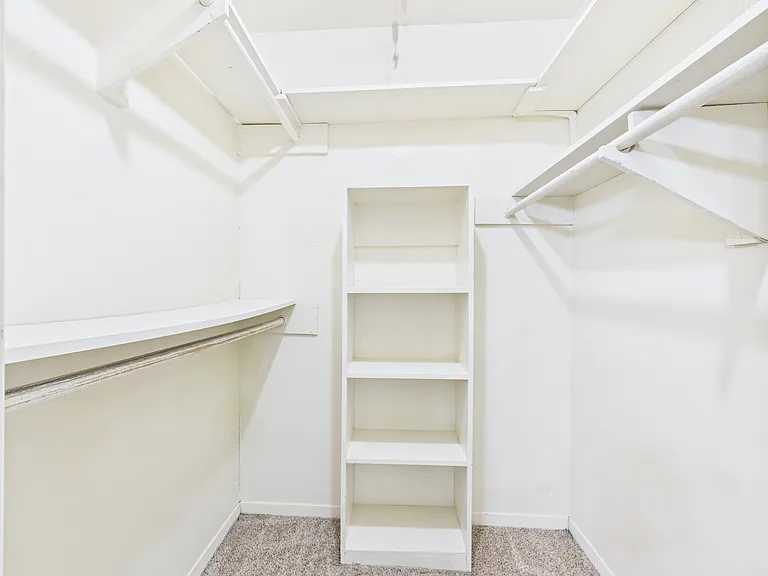 1402 Village Dr — Photo 27