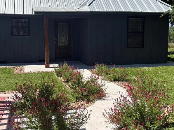 207 N 4th St, Harper, TX 78631