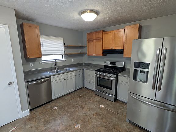 5th image of 2714 Laurel View Dr