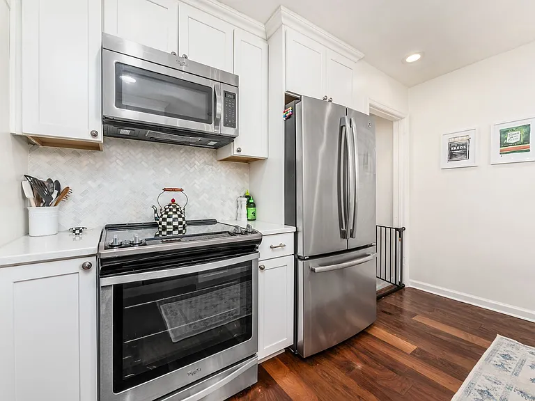 2048 Jervis Rd — Photo 11