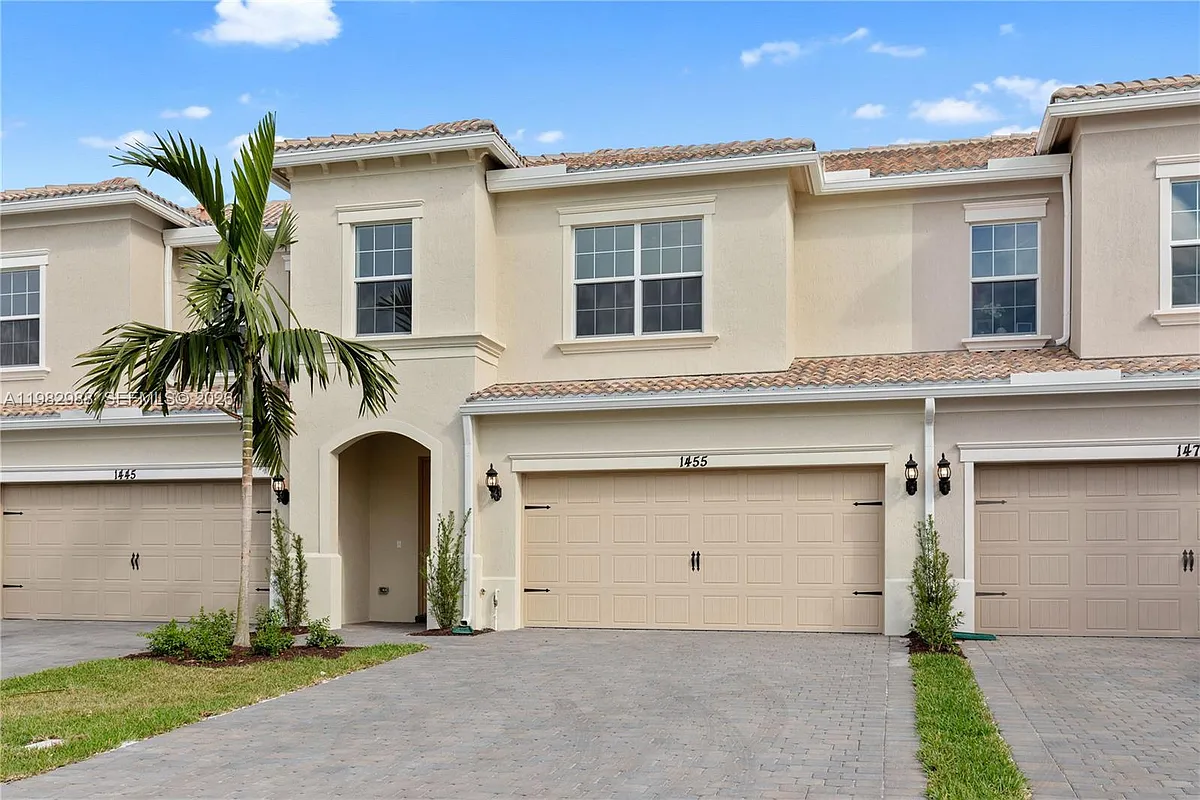 Photo 2 of 19 - 1455 Silk Oak Dr #1455 - Hollywood, FL Building Photo - 1455 Silk Oak Dr #1455