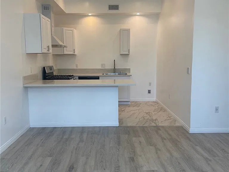 16023 Wyandotte St — Photo 2