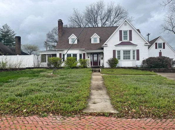 302 W Main St, Carmi, IL 62821