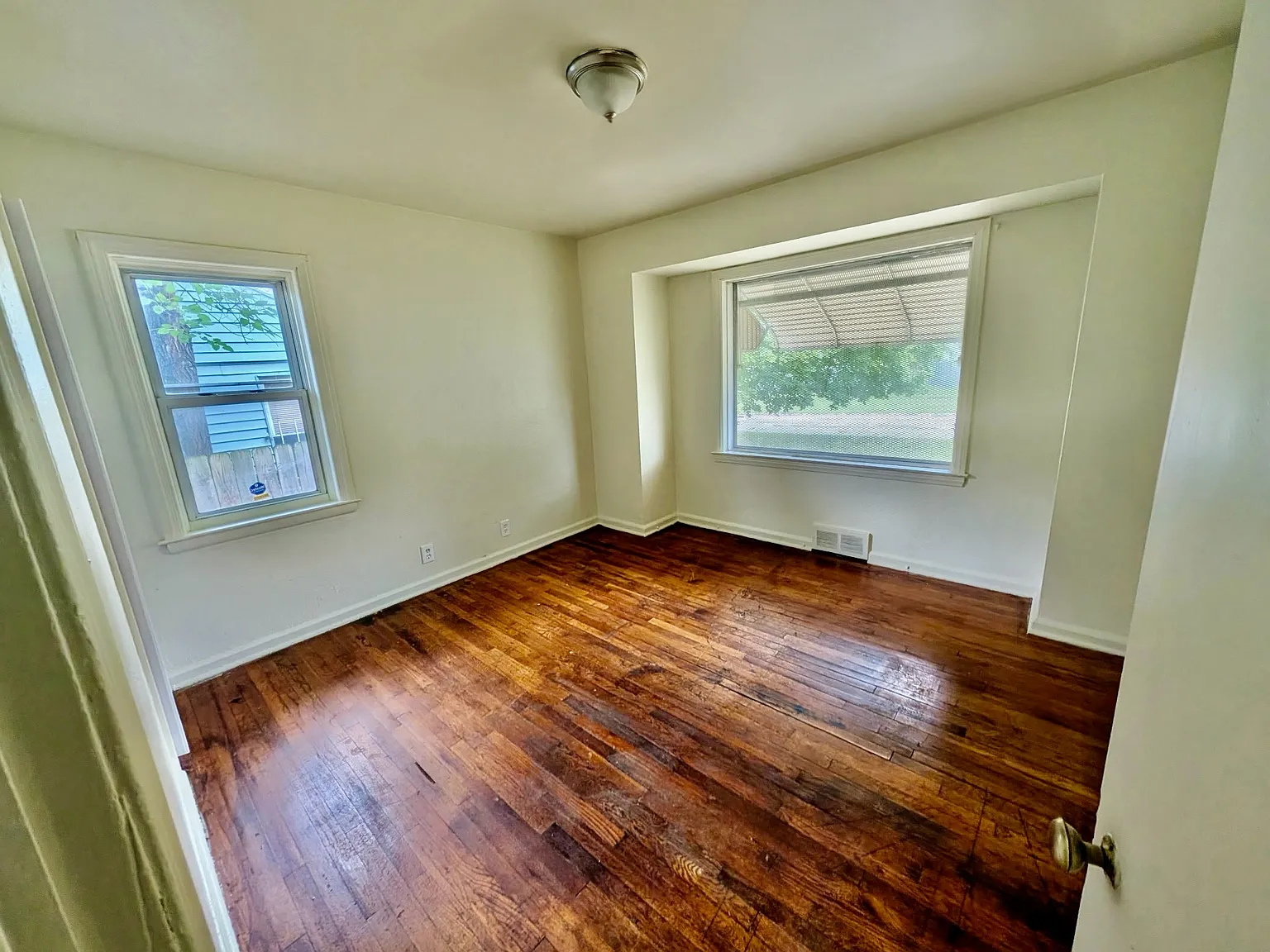 1161 Forrest Hill - 1161 — Photo 3