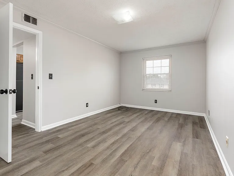7400 Six Mile Ln — Photo 8