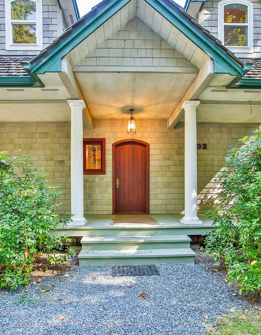 English Countryside Feel with this Beautiful Clinton Home!! — Photo 2