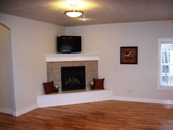 3rd image of 6029 N Willowdale Ln