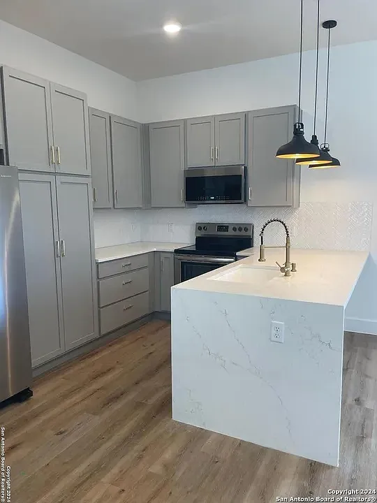 2 bed, 2.5 bath, 1304 sqft, $1,900 — Photo 3