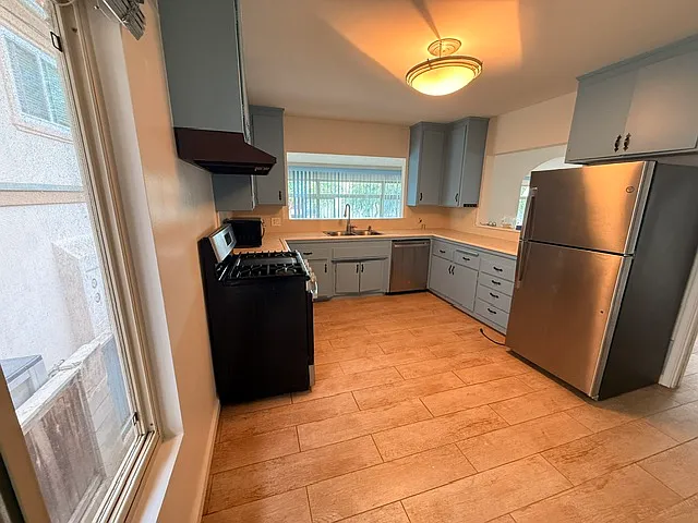 518 N Francisca Ave — Photo 10