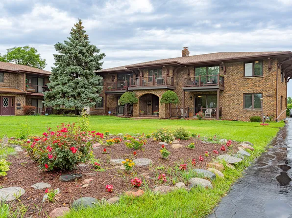 209 E Irving Park Rd APT 2S, Itasca, IL 60143