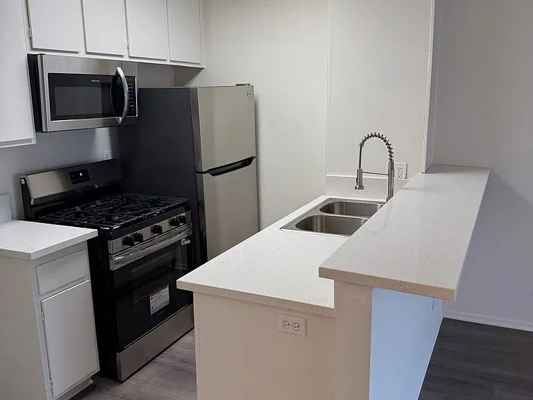 14543 Burbank Blvd — Photo 23