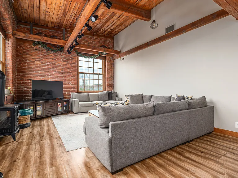 555 S Water St #313 — Photo 2