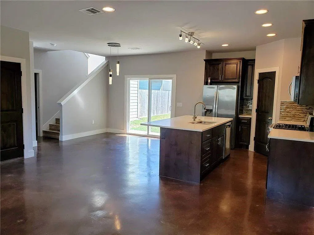 2 bed, 2.5 bath, 1650 sqft, $2,650 — Photo 3