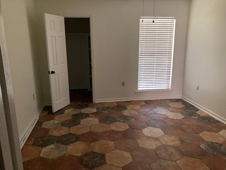1217 Sharlo Ave — Photo 9