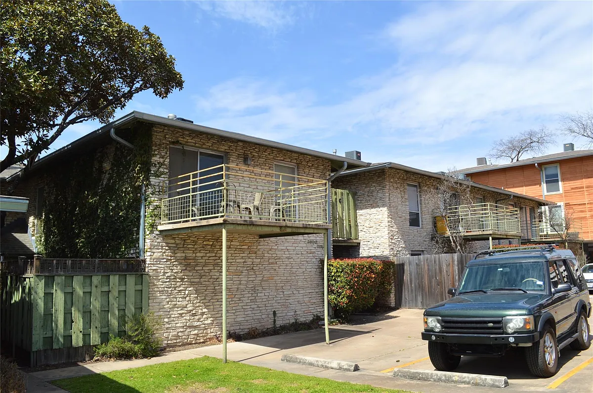 Building Photo - 2800 Cole St #201C