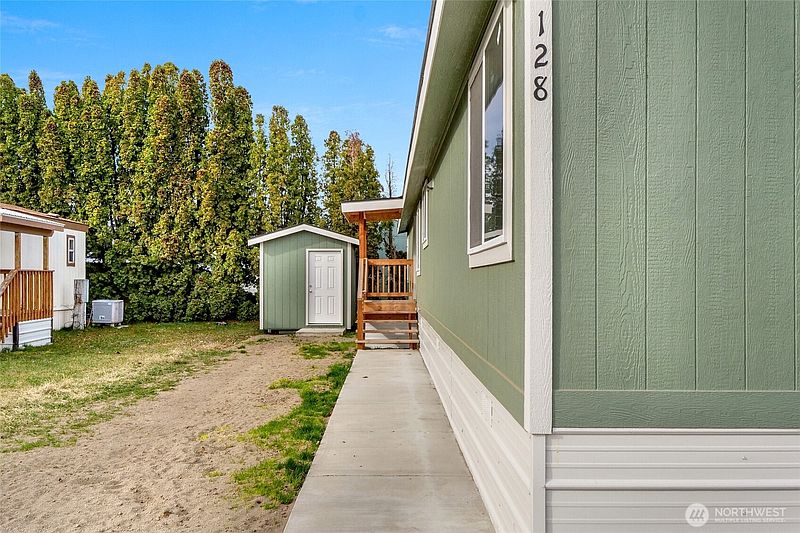 4th image of 4815 NE Airway Drive #128