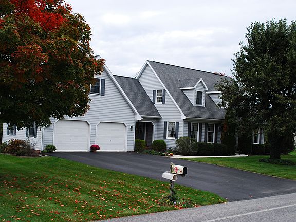 Oversized 2 car Garage