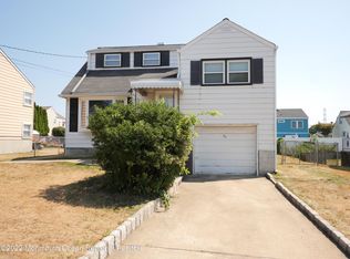 22 Gardner Pl, Parlin, NJ 08859