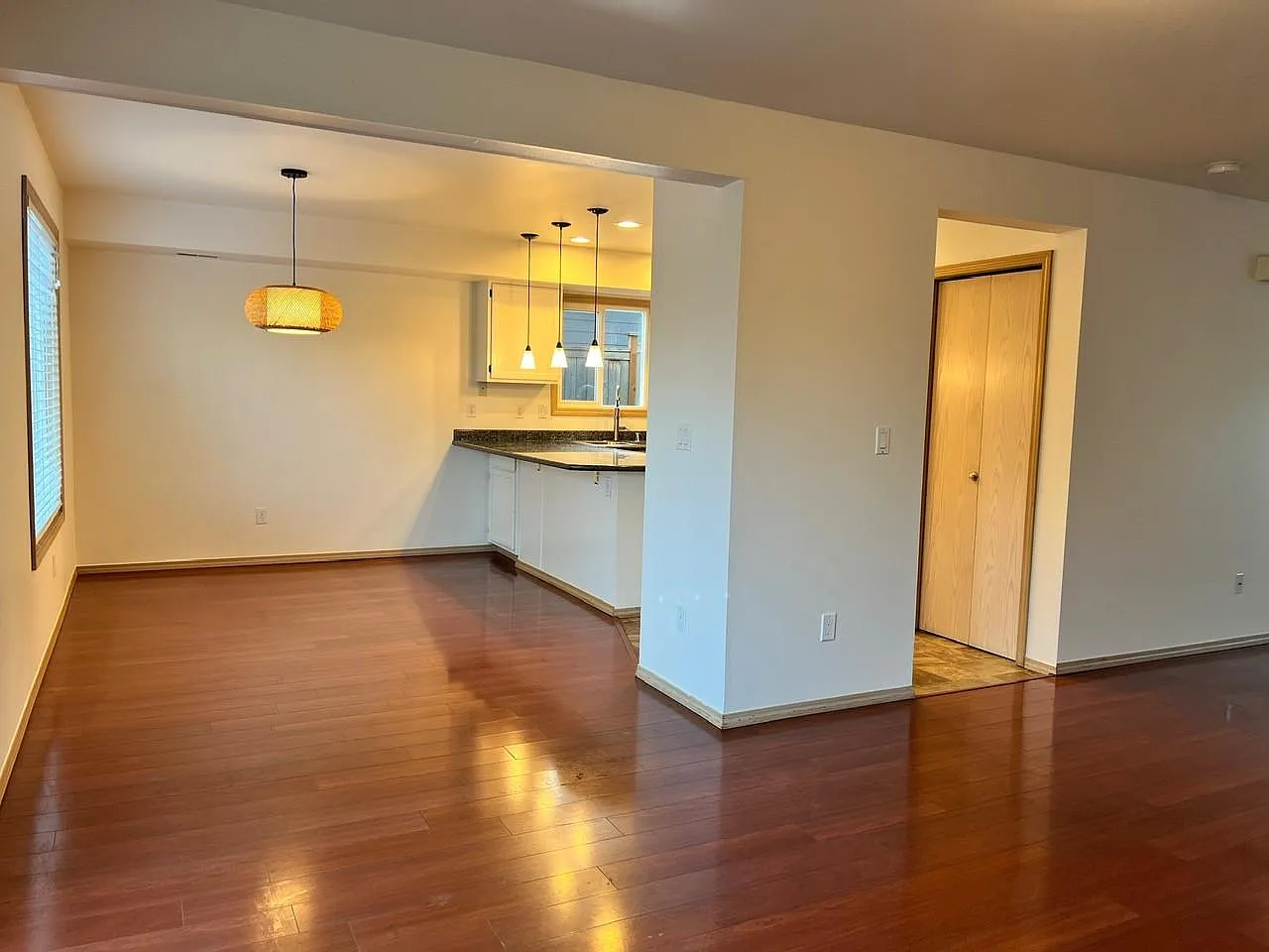 3 bed, 2.5 bath, 1406 sqft, $3,200 — Photo 3