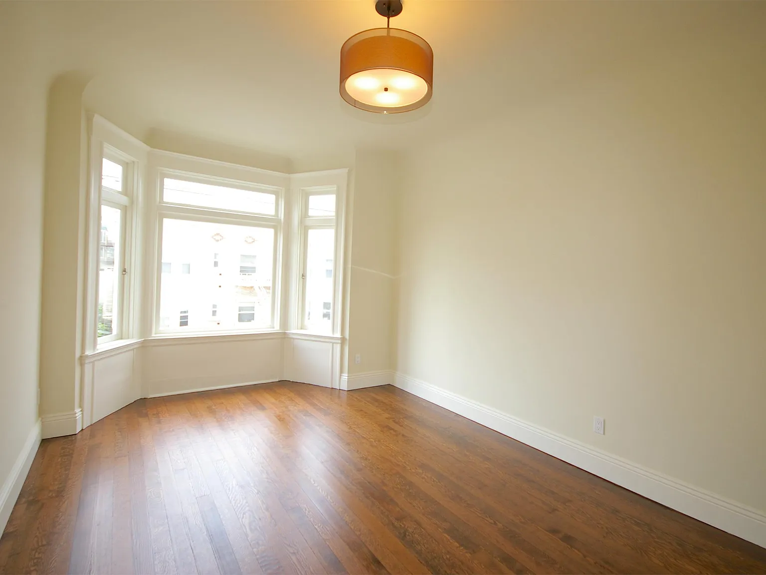 1674 Filbert - 5 — Photo 2