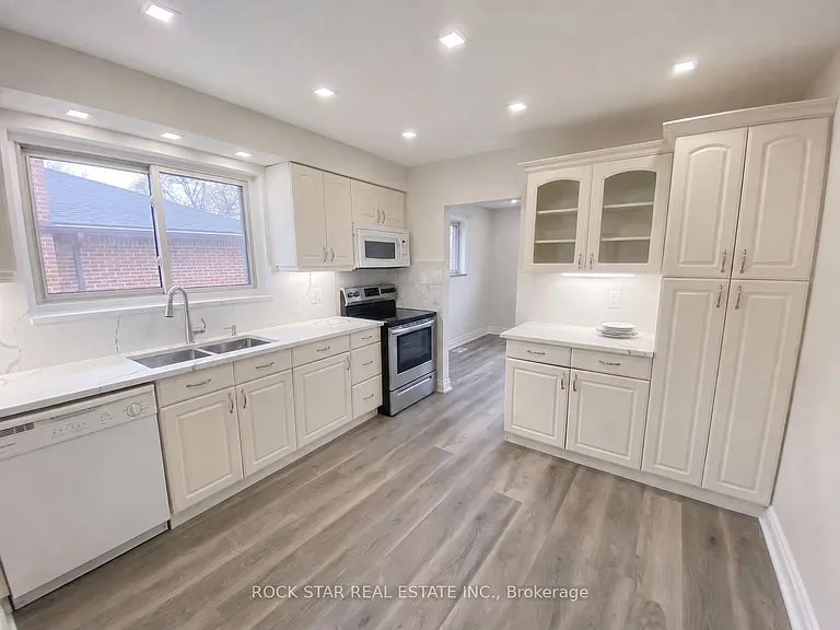 227 Fernwood Cres #MAIN — Photo 6