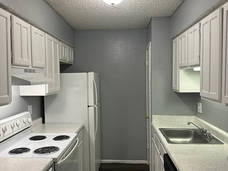 1400 North Apartments — Photo 6