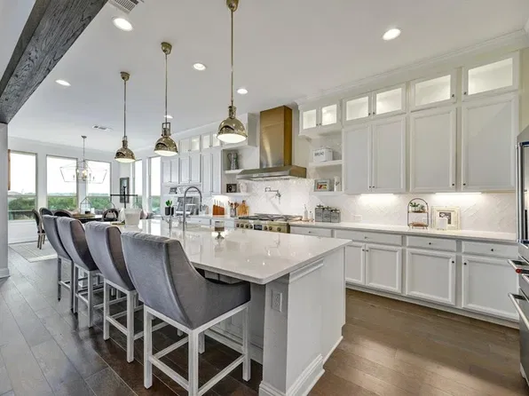 17316 Avion Dr, Dripping Springs, TX 78620