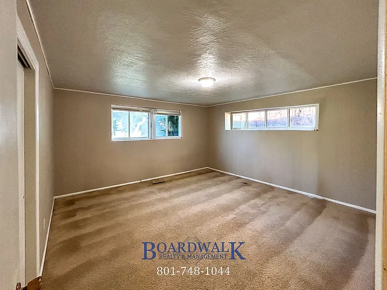 1528 E 8640 S — Photo 14