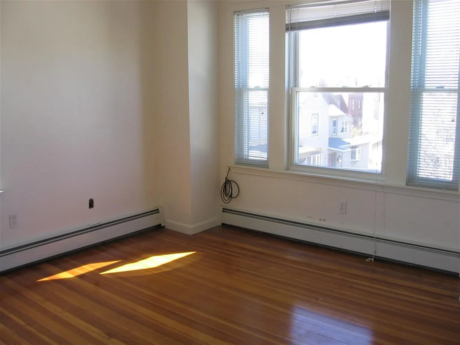 4 bed, 1.5 bath, $4,000 — Photo 4