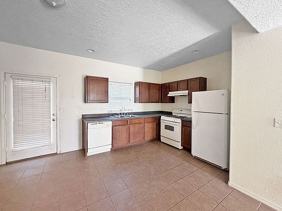 3rd image of 2016-2028 E Arbors Ave #2020