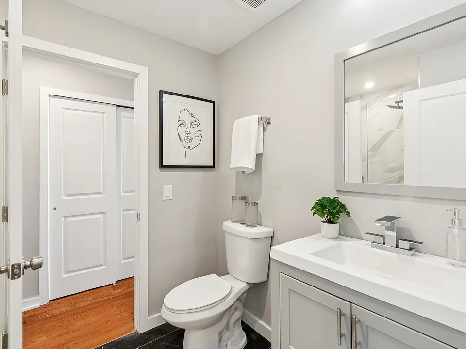 203 Haverford Ave #206