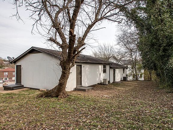 2nd image of 2330 Oak Ct #2330