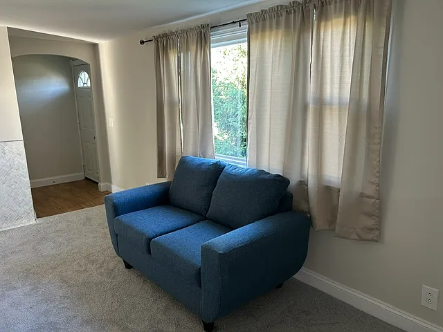 3 bed, 1008 sqft, $2,200 — Photo 2