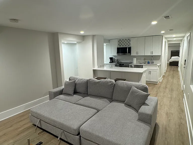 5726 Clarence Ave — Photo 6