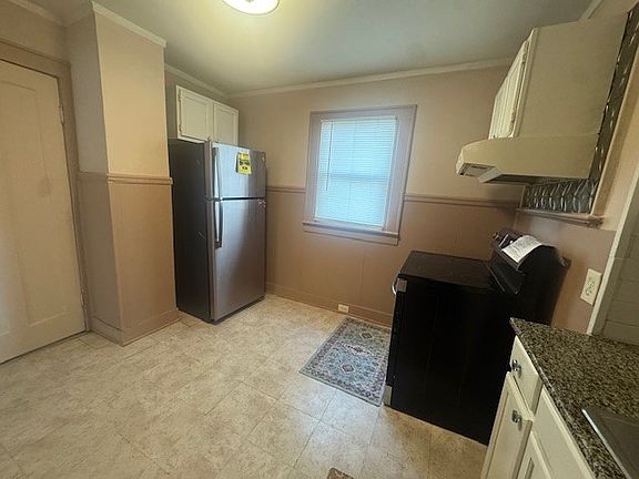 4th image of 43 Rand St