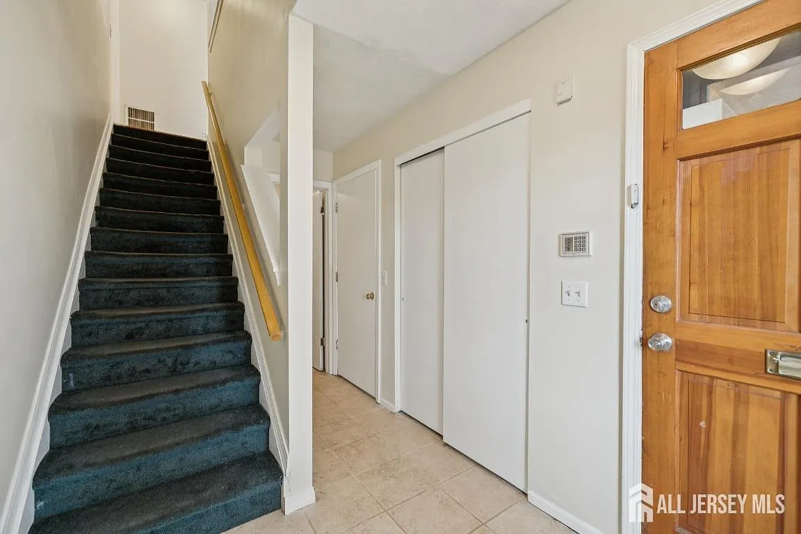 1 bed, 1.5 bath, $800 — Photo 3