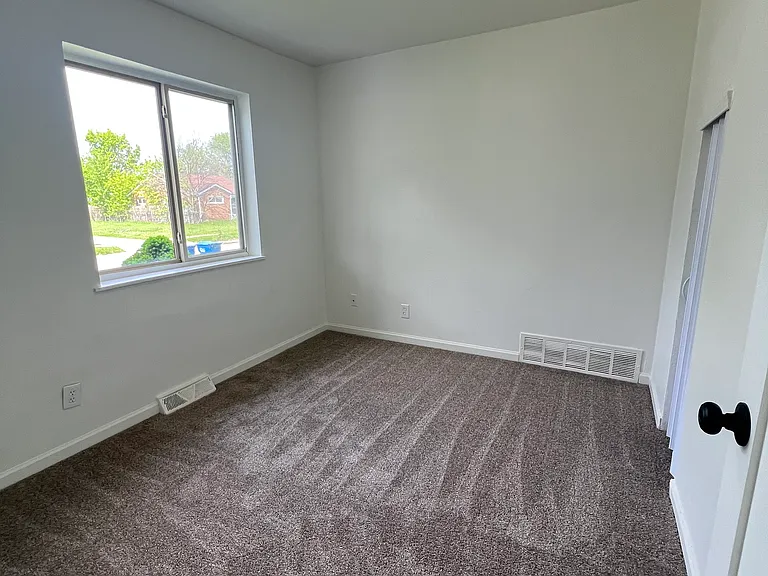 7560 Prospect Ave — Photo 5