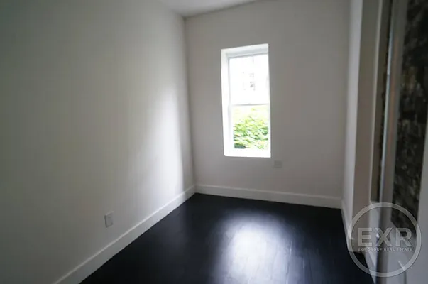 Rented by EXR | media 10