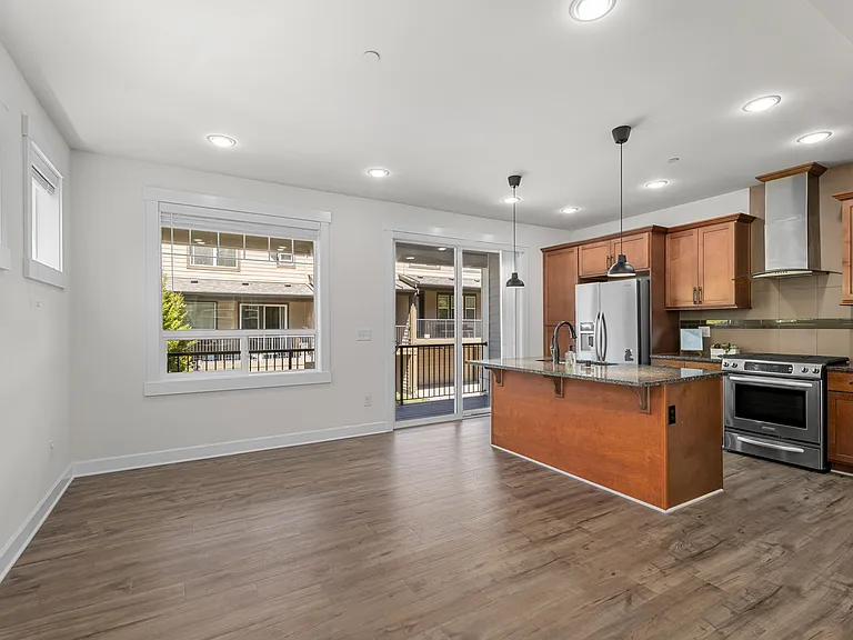 1382 Chelsea Walk NE — Photo 12