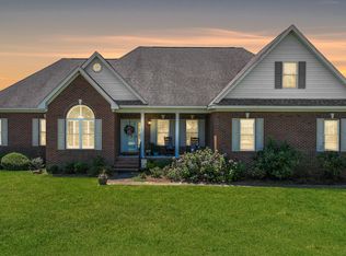 115 Hunters Walk Ln, Clinton, NC 28328