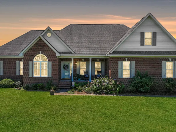 115 Hunters Walk Ln, Clinton, NC 28328