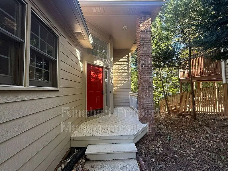 3 bed, 2.0 bath, 1857 sqft, $2,600 — Photo 3
