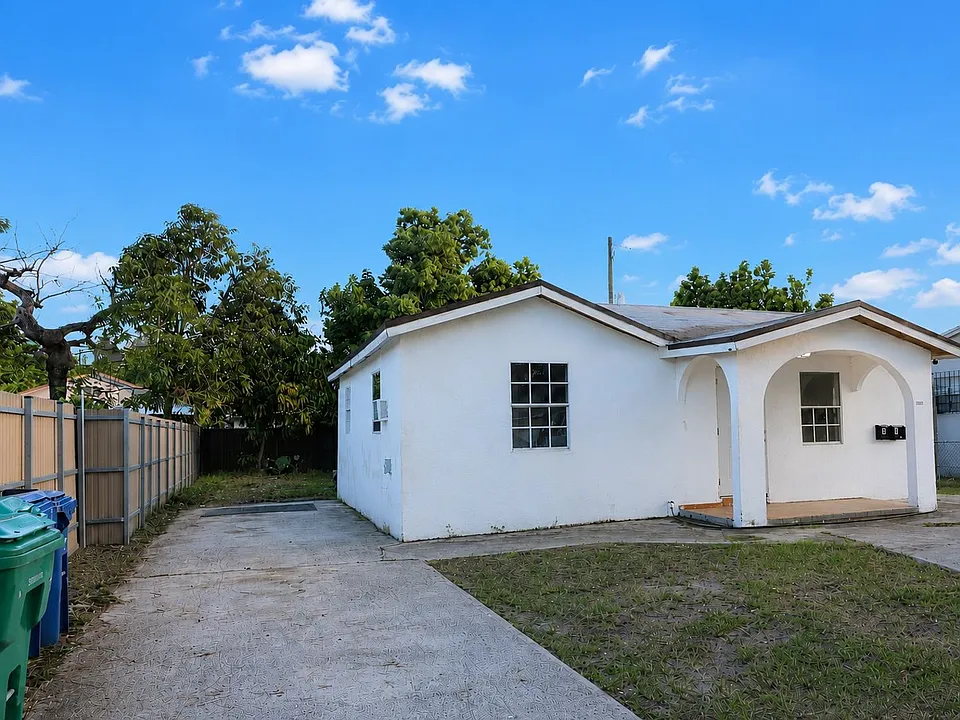 1768 NW 112th Ter