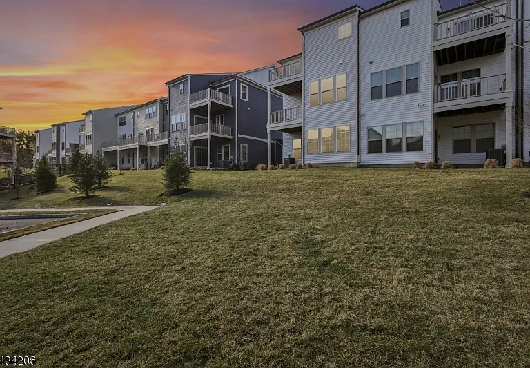 21 Dahlia Dr — Photo 49