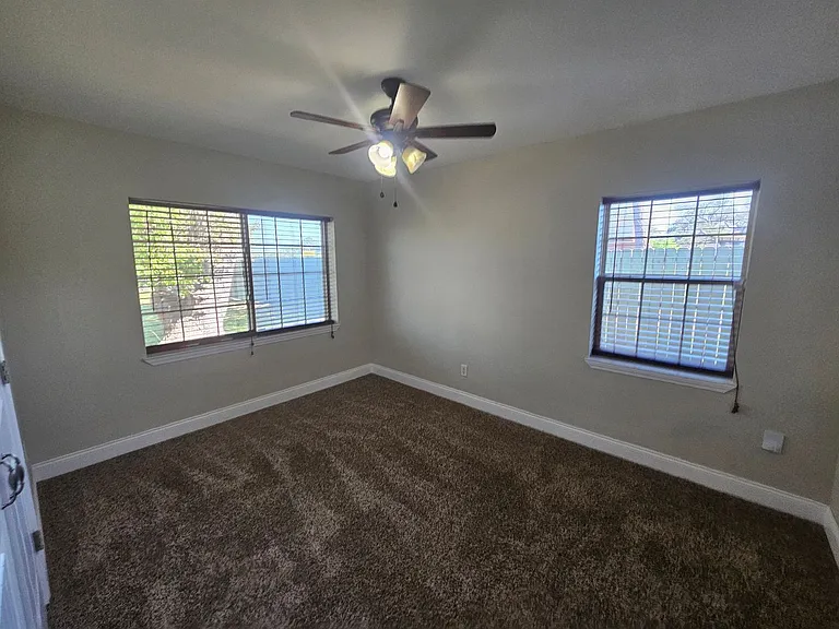 106 N Macarthur Ave — Photo 16