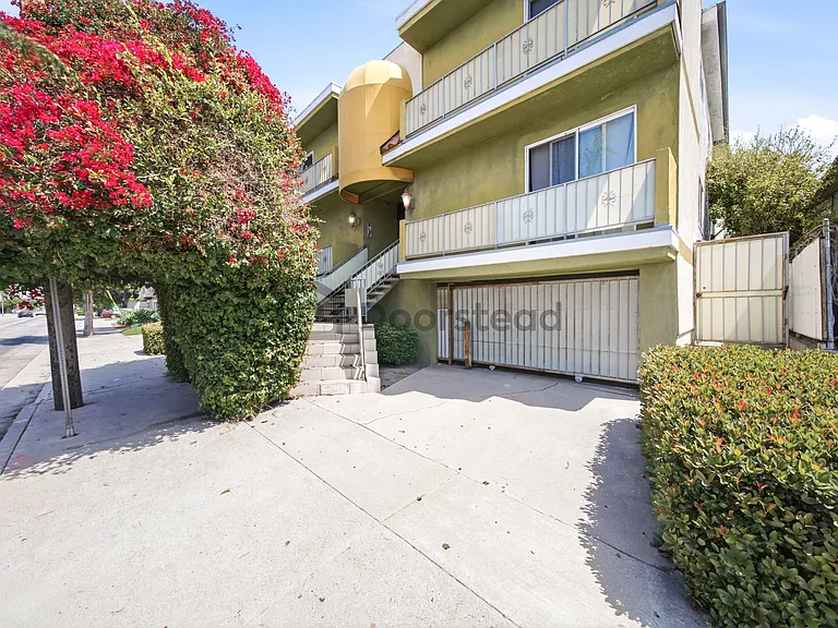 1826 S Bundy Dr #4 — Photo 2