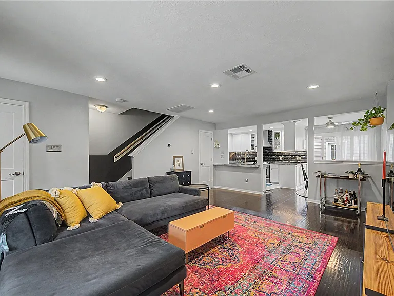 1104 Buckner St — Photo 10