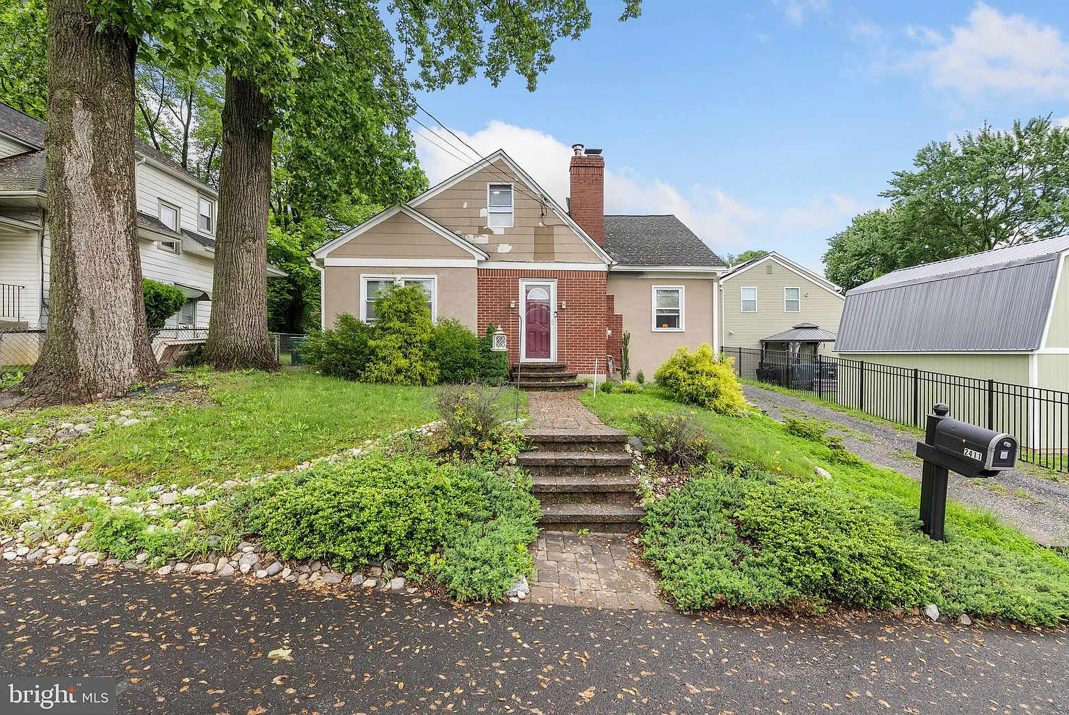 2411 Paris Ave photo 1