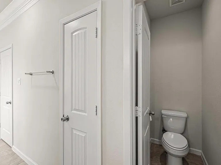 4907 Leamathew St — Photo 9