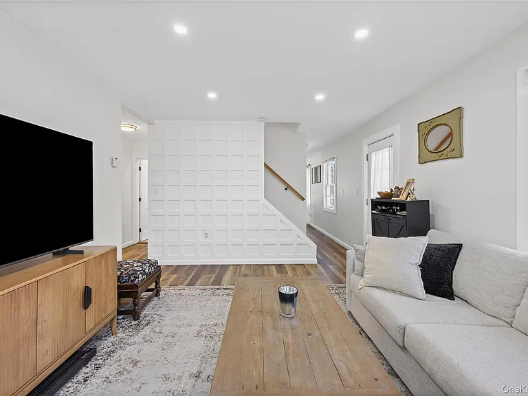 68 Crescent Ln — Photo 10